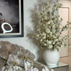 Konos Vase mit Kirschblüten