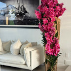 Große Teakholzvase mit natürlichen Kanten und rosa Vanda-Orchideen