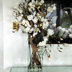Weiße Magnolienvase in einem 50 cm hohen modernen Zuhause